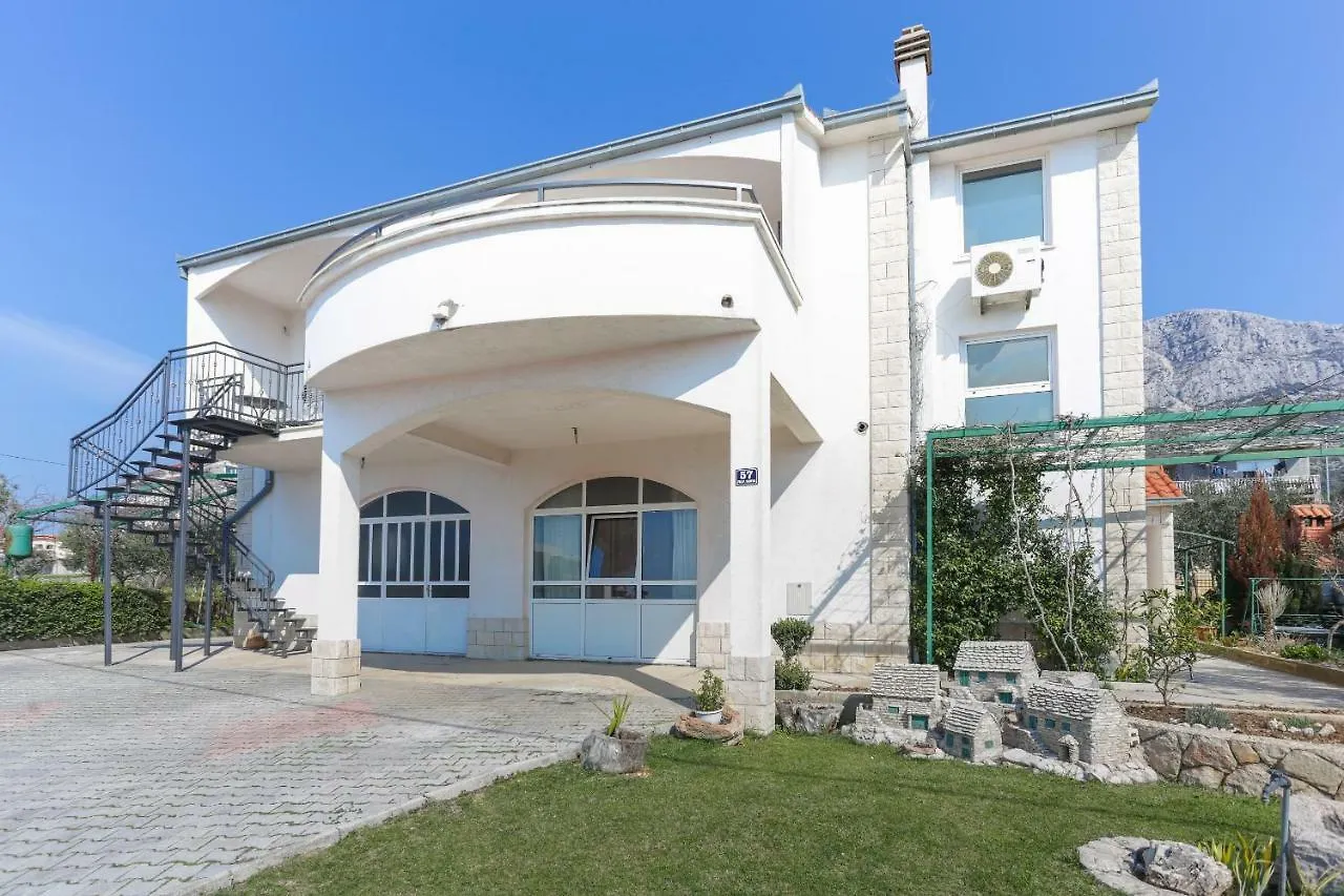 Charming Carmen Apartment location