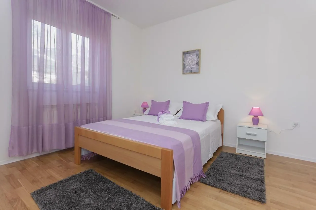 Charming Carmen Apartment Kastela