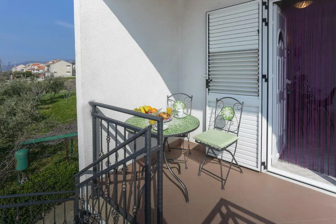 Charming Carmen Apartment Kastela