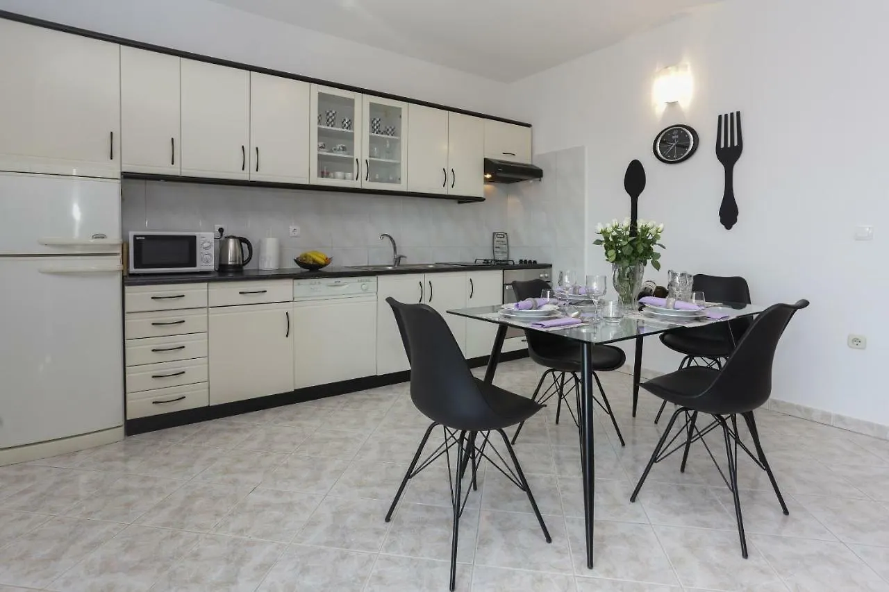 Charming Carmen Apartment Kastela