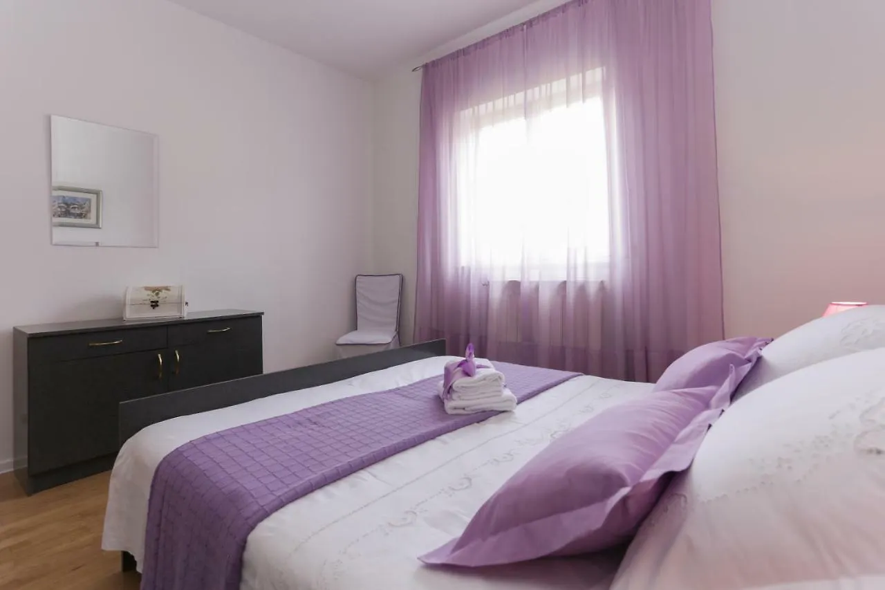 Charming Carmen Apartment Kastela